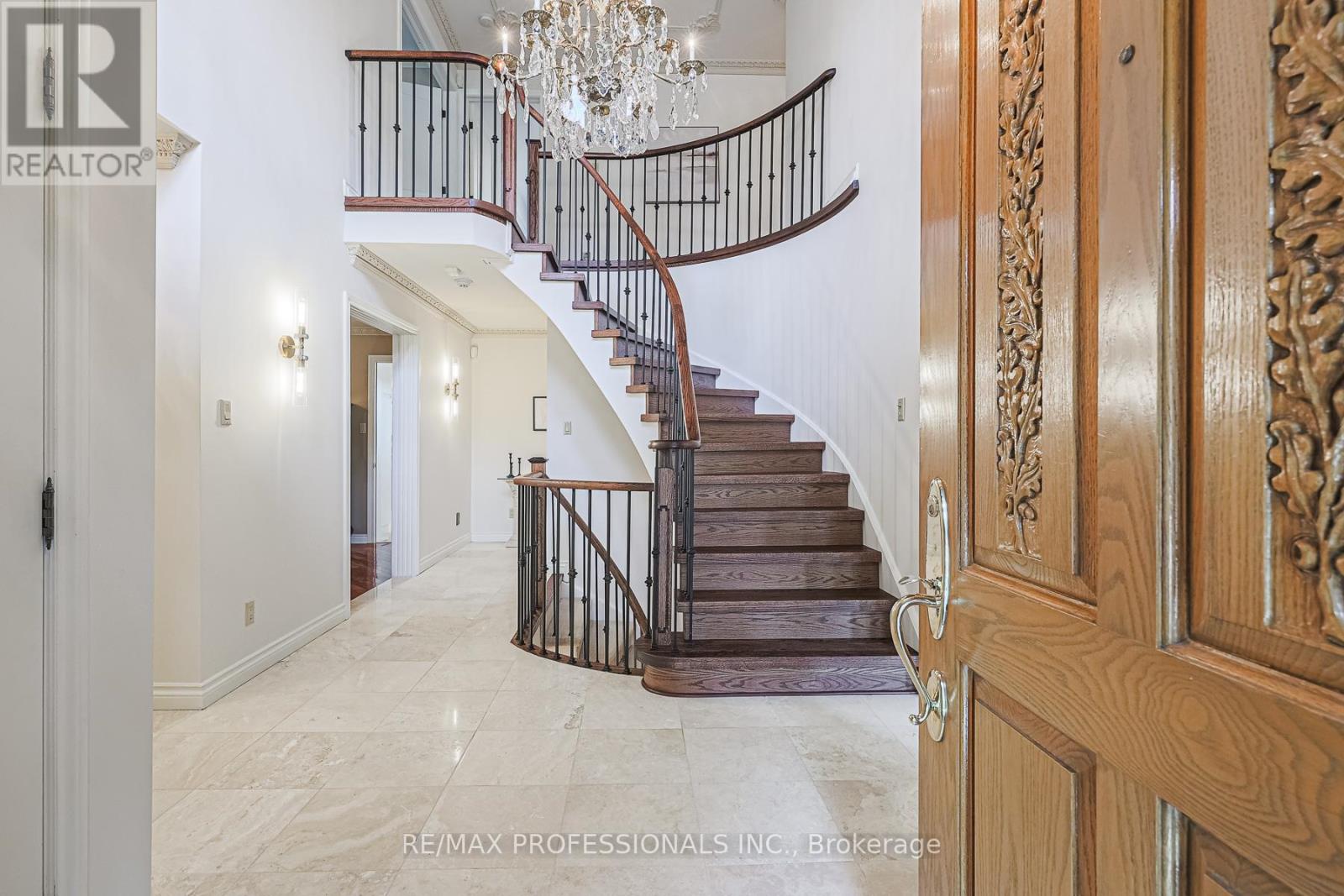 4 Neiltree Court, Toronto, Ontario  M9C 5C3 - Photo 2 - W12410689