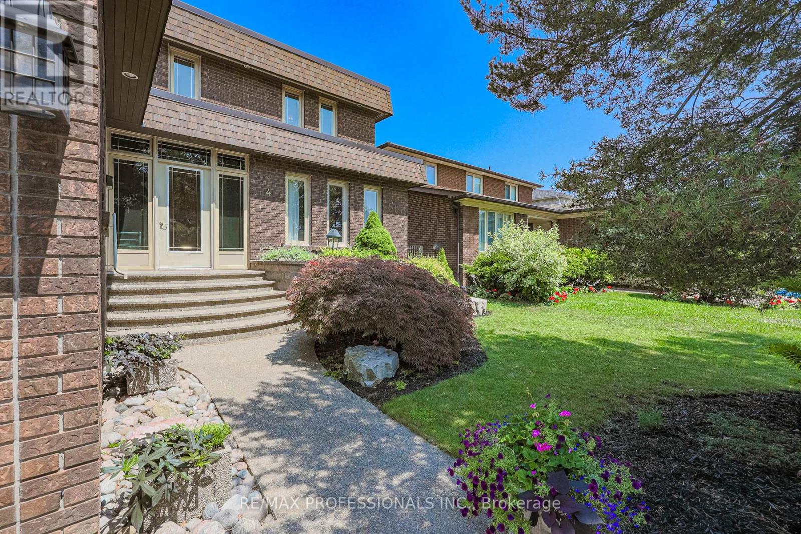 4 Neiltree Court, Toronto, Ontario  M9C 5C3 - Photo 4 - W12410689