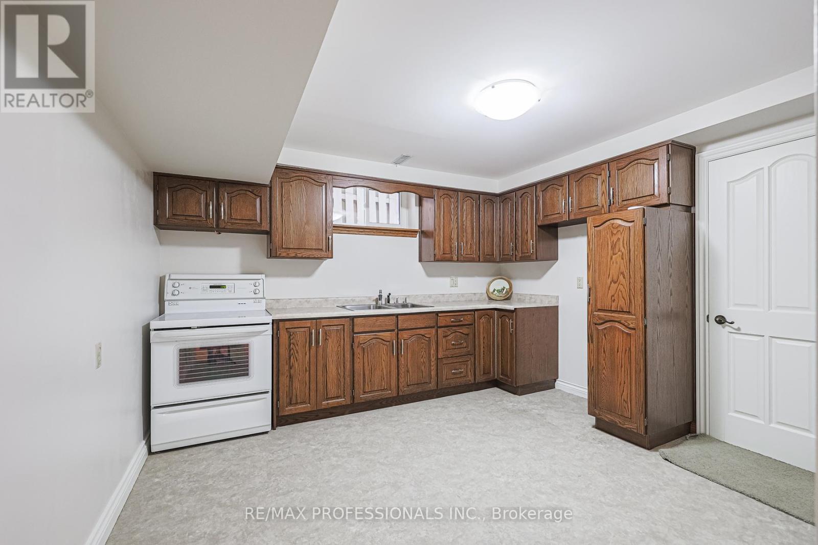 4 Neiltree Court, Toronto, Ontario  M9C 5C3 - Photo 41 - W12410689