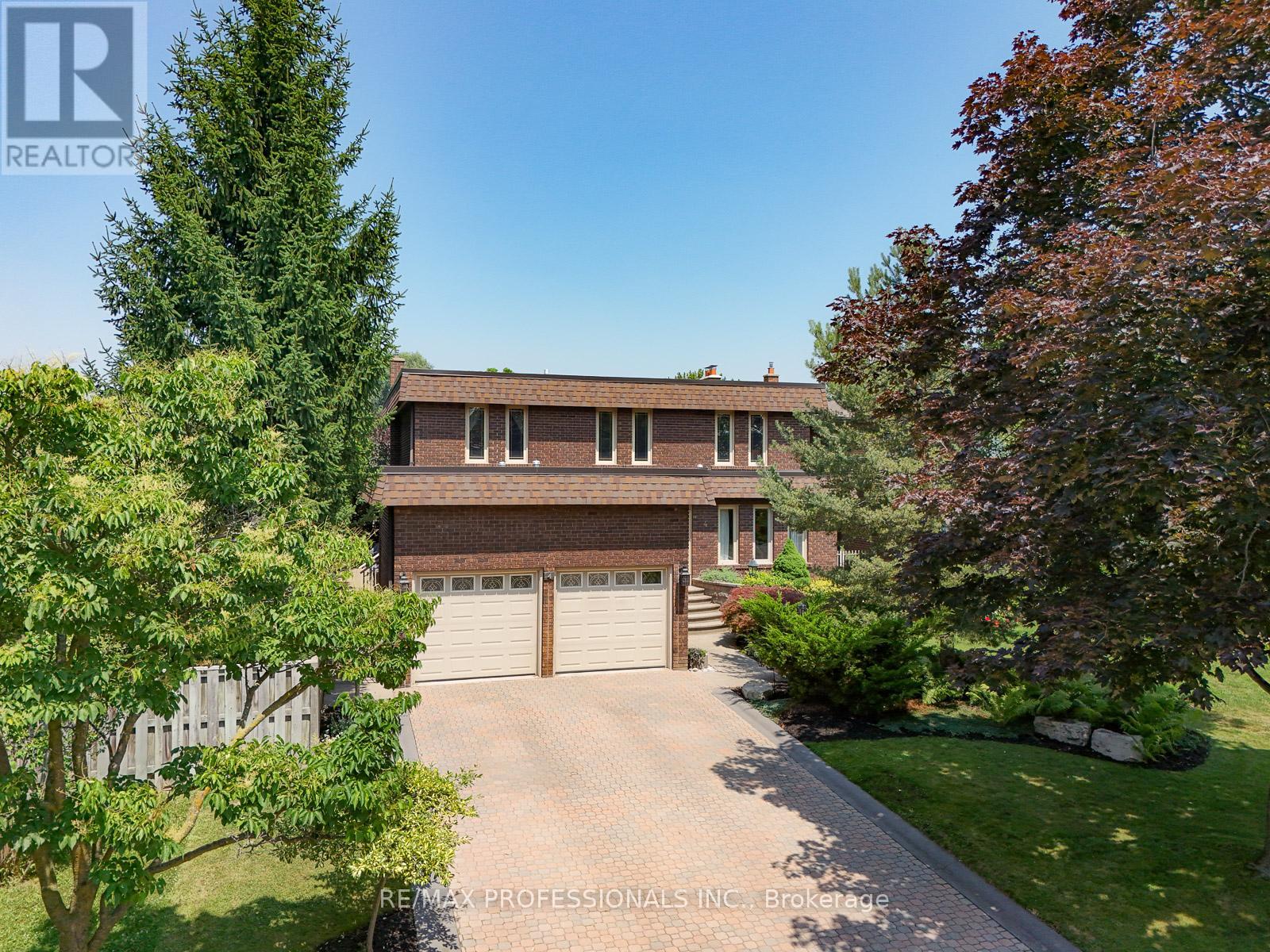 4 Neiltree Court, Toronto, Ontario  M9C 5C3 - Photo 5 - W12410689