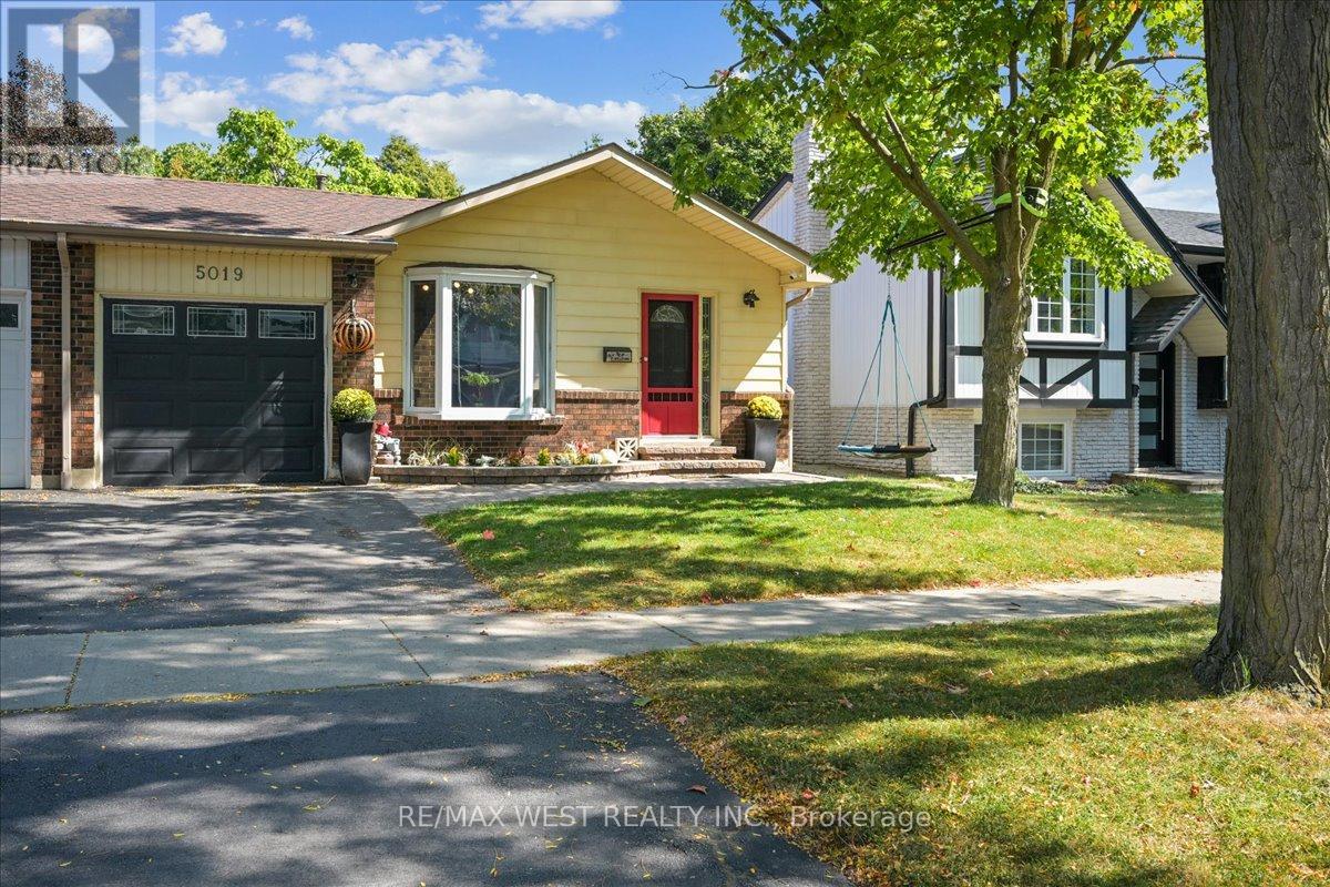 5019 Brady Avenue, Burlington, Ontario  L7L 3X5 - Photo 1 - W12410715