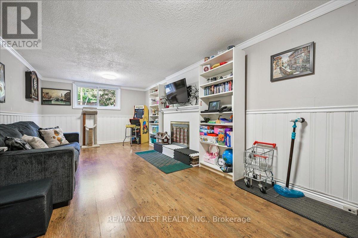5019 Brady Avenue, Burlington, Ontario  L7L 3X5 - Photo 7 - W12410715