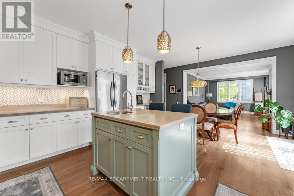 236 Mother's Street, Hamilton, Ontario  L9B 0E1 - Photo 11 - X12410703