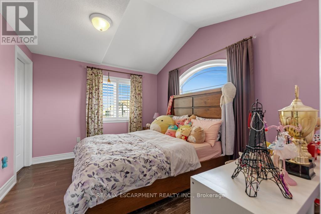 236 Mother's Street, Hamilton, Ontario  L9B 0E1 - Photo 26 - X12410703