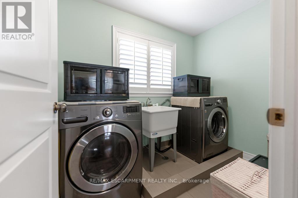 236 Mother's Street, Hamilton, Ontario  L9B 0E1 - Photo 31 - X12410703