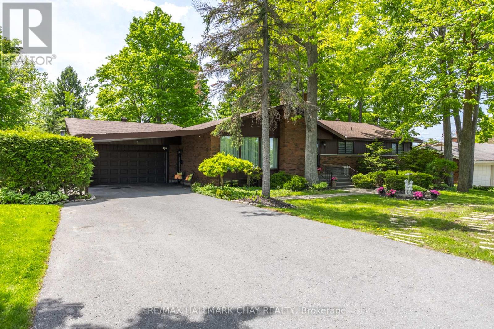 1009 FAIRBAIRN STREET, Peterborough, Ontario