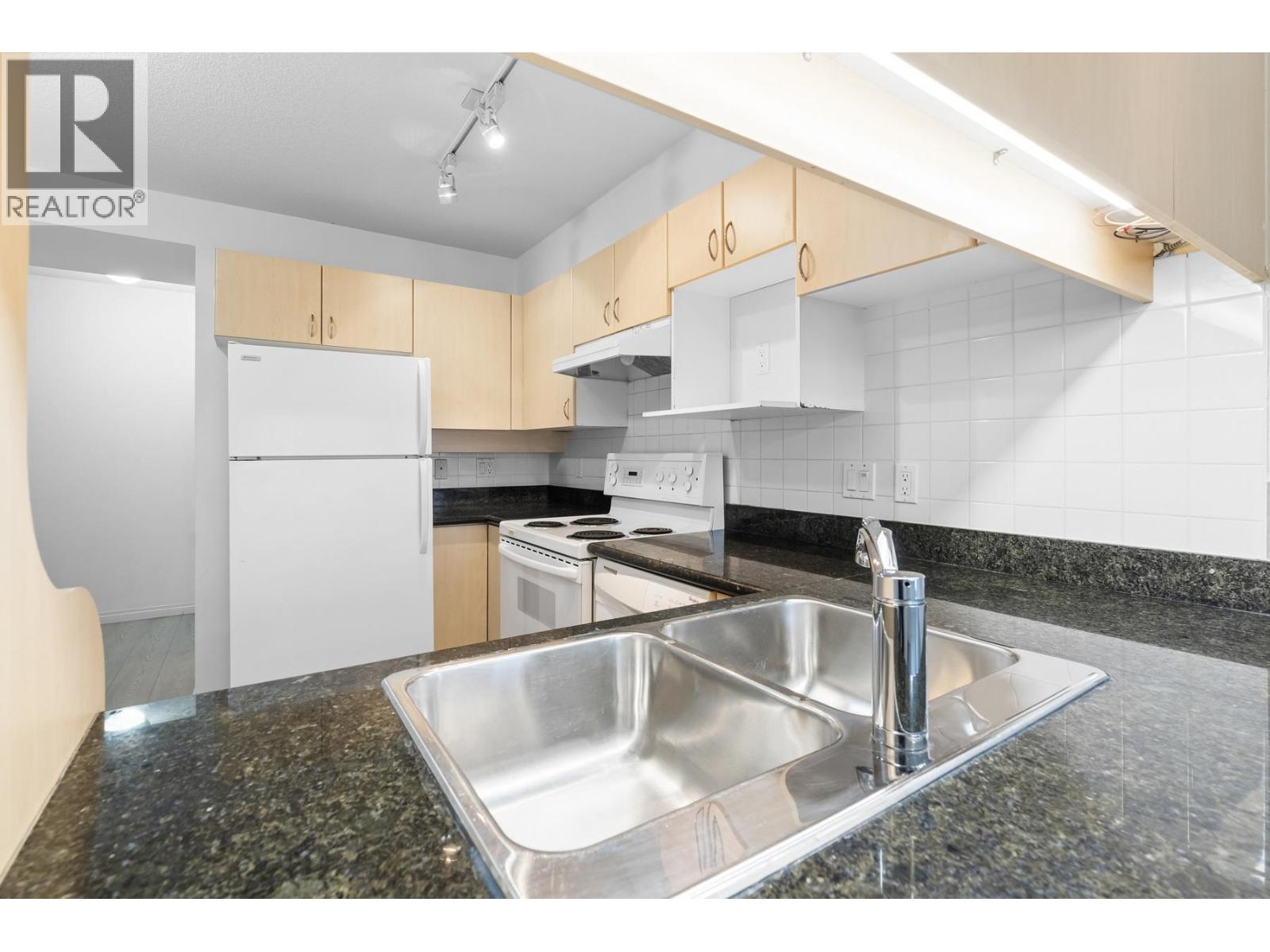 603 6611 Cooney Road, Richmond, British Columbia  V6Y 4C5 - Photo 4 - R3049282