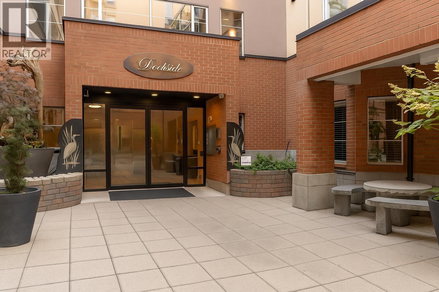 118 12 K De K Court, New Westminster, British Columbia  V3M 6C5 - Photo 2 - R3049304