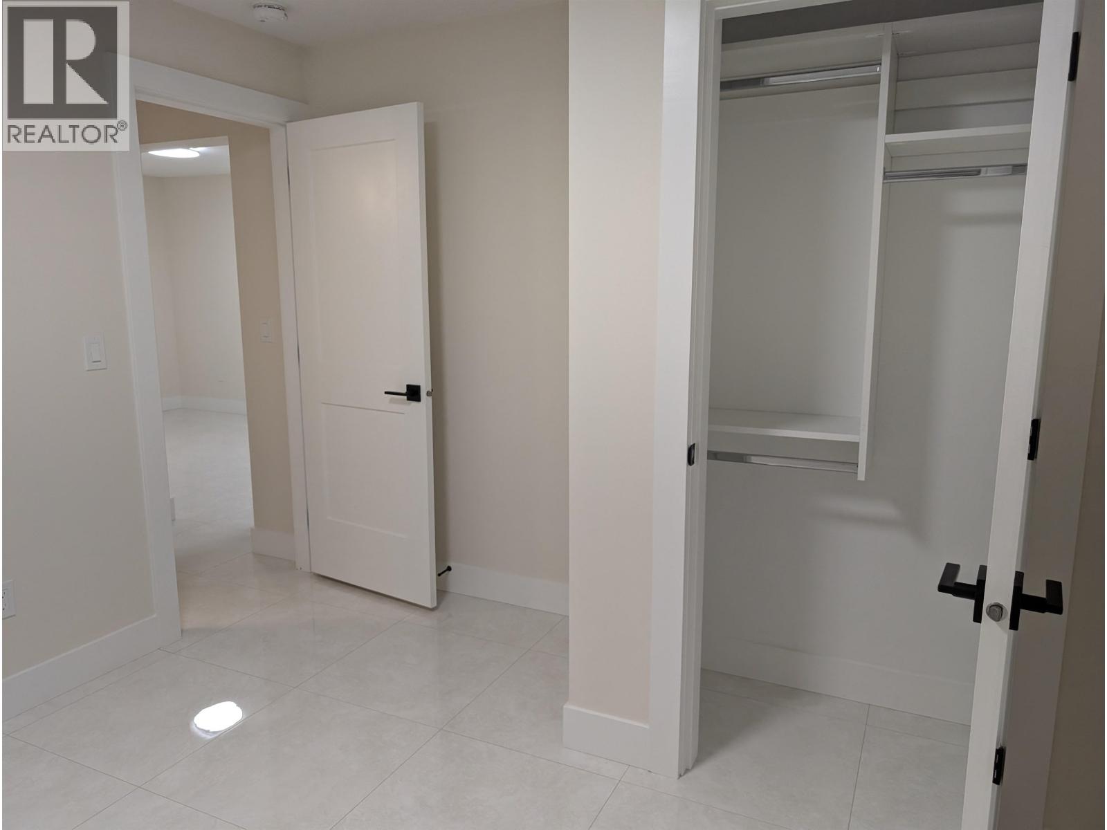 Basement-6536 Imperial Street Street, Burnaby, British Columbia  V5E 1M8 - Photo 3 - R3049321