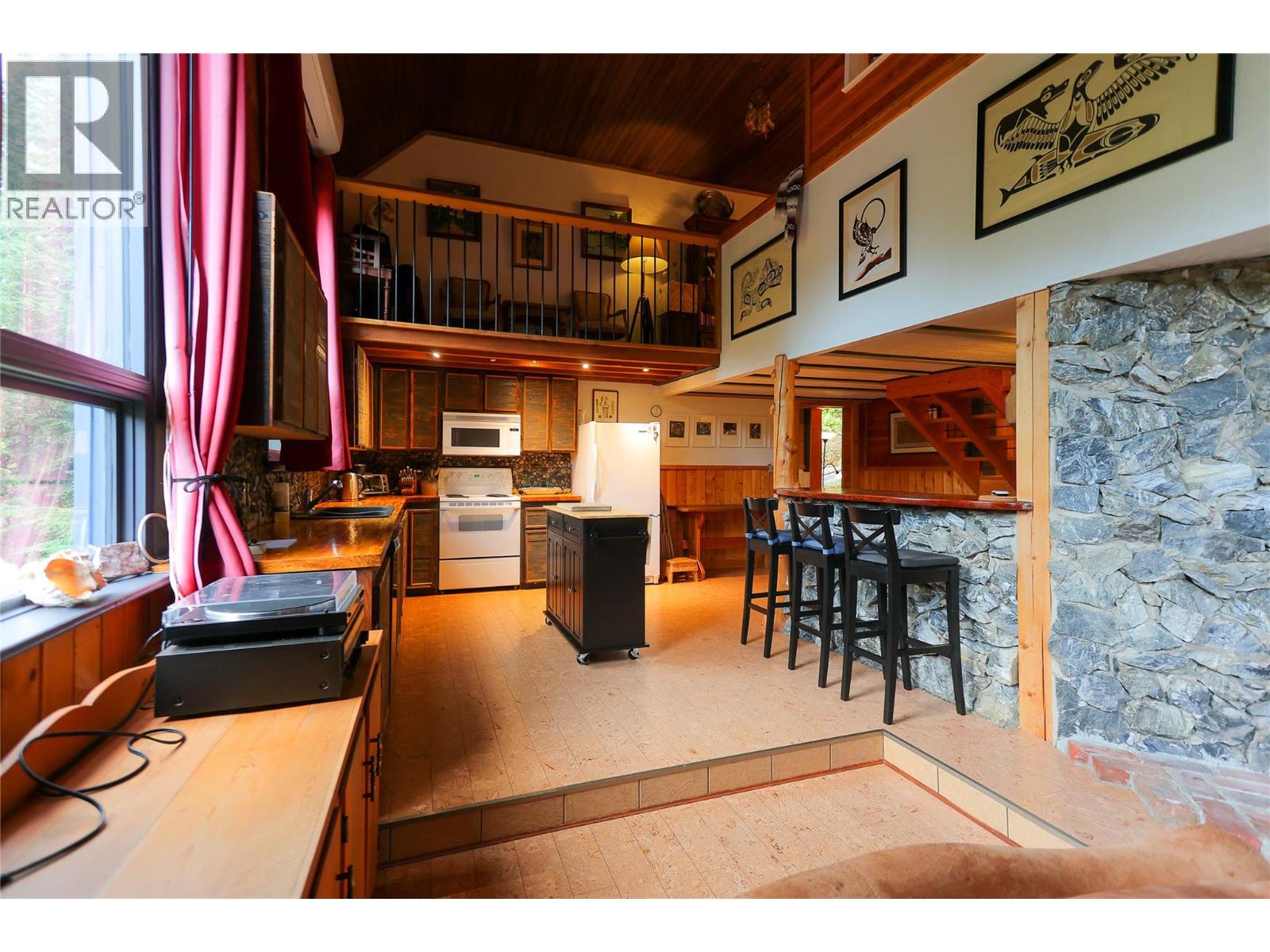 317 Fir Street, Ymir, British Columbia  V0G 2K0 - Photo 5 - 10363330