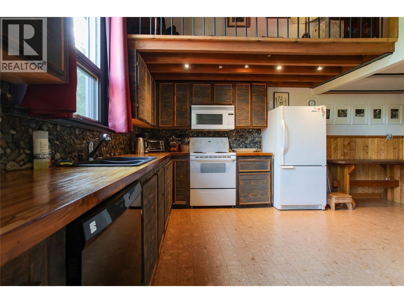 317 Fir Street, Ymir, British Columbia  V0G 2K0 - Photo 6 - 10363330