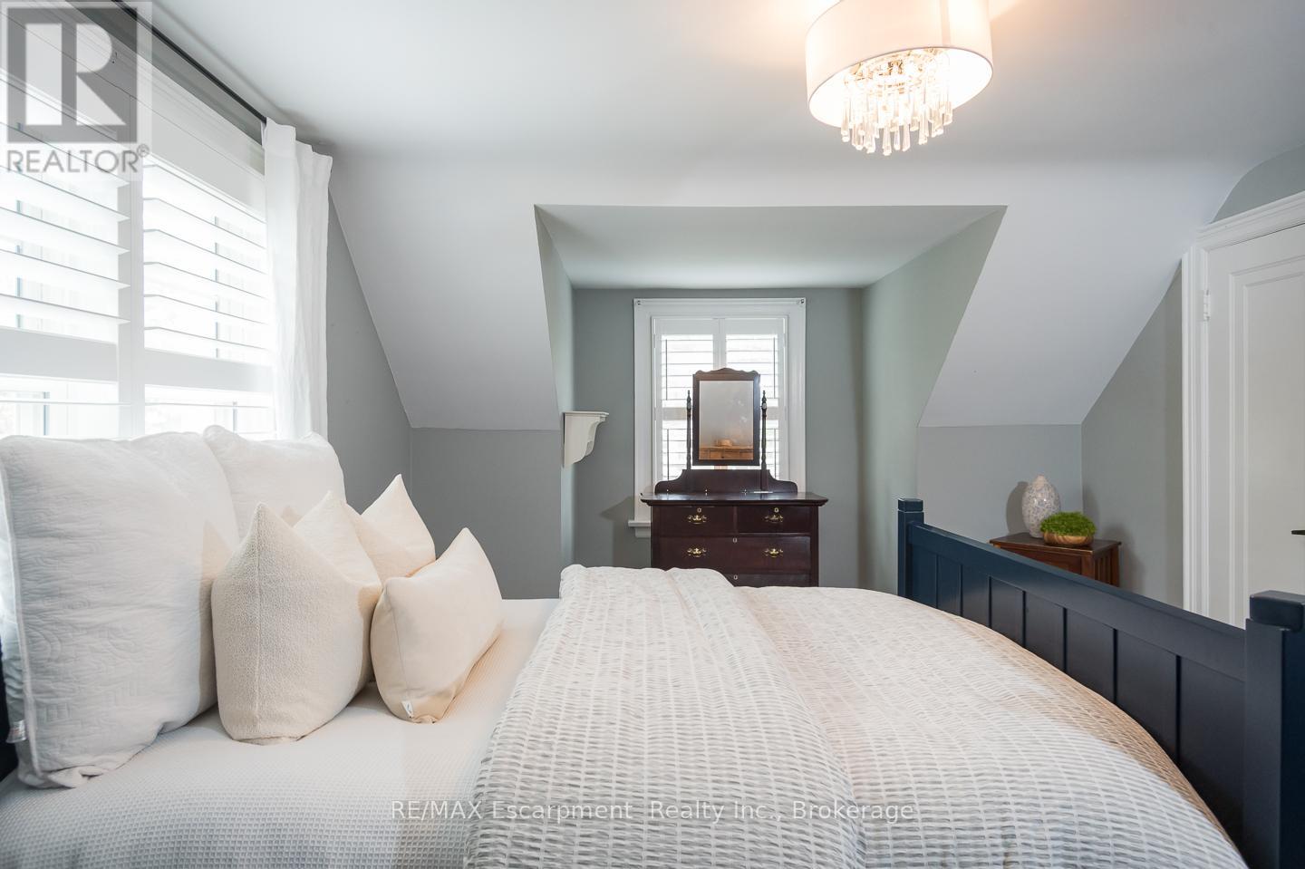 124 Lydia Avenue, Milton, Ontario  L9T 2H1 - Photo 25 - W12410799