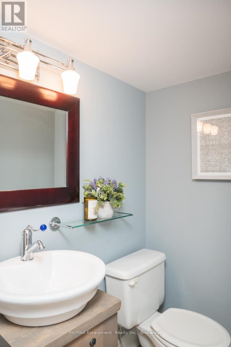 124 Lydia Avenue, Milton, Ontario  L9T 2H1 - Photo 34 - W12410799