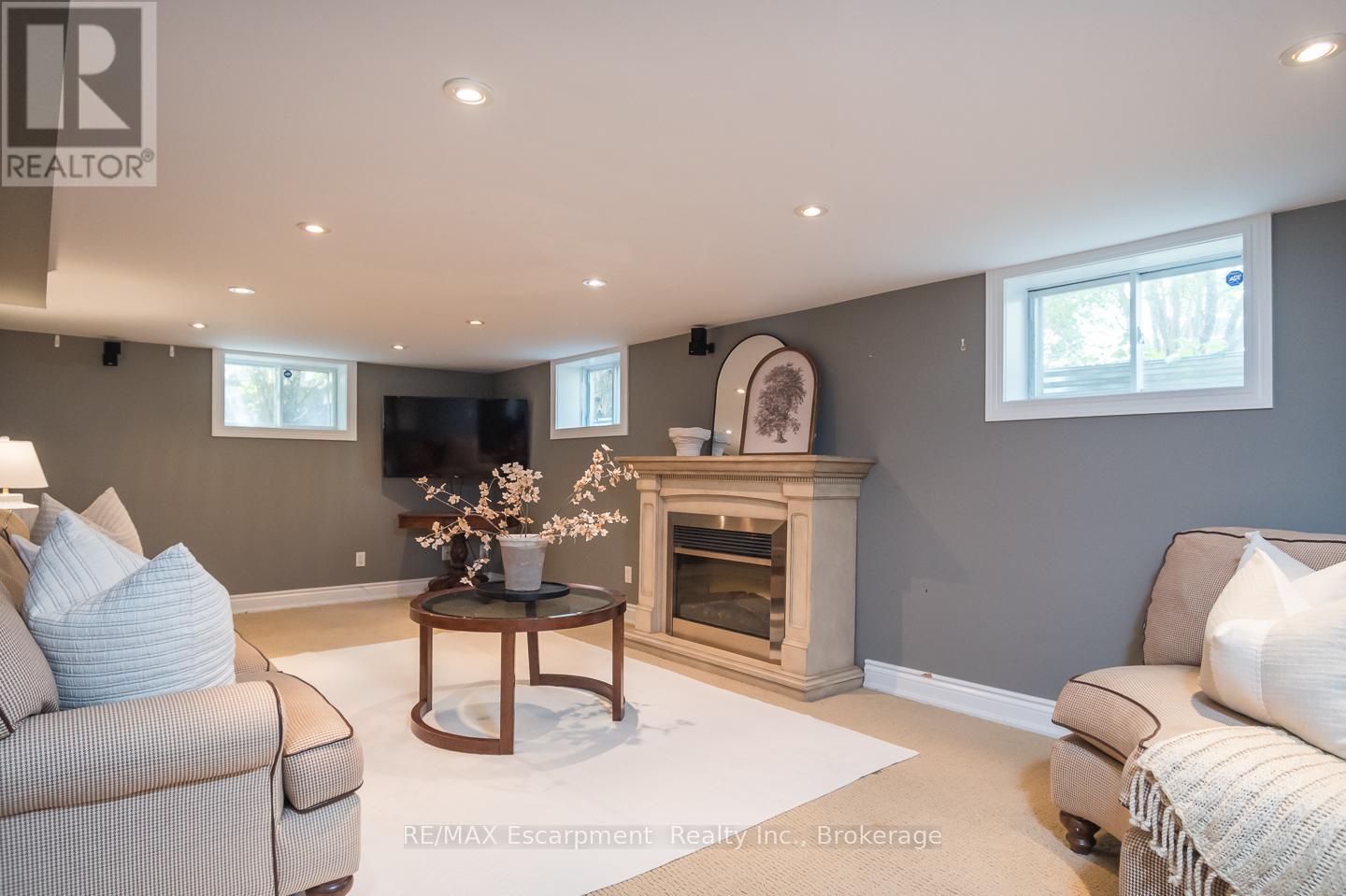 124 Lydia Avenue, Milton, Ontario  L9T 2H1 - Photo 35 - W12410799