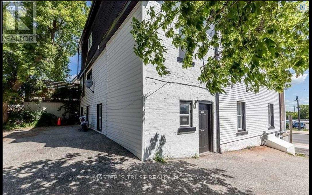 101 - 27 Front Street, Orillia, Ontario  L3V 4R6 - Photo 3 - S12410732