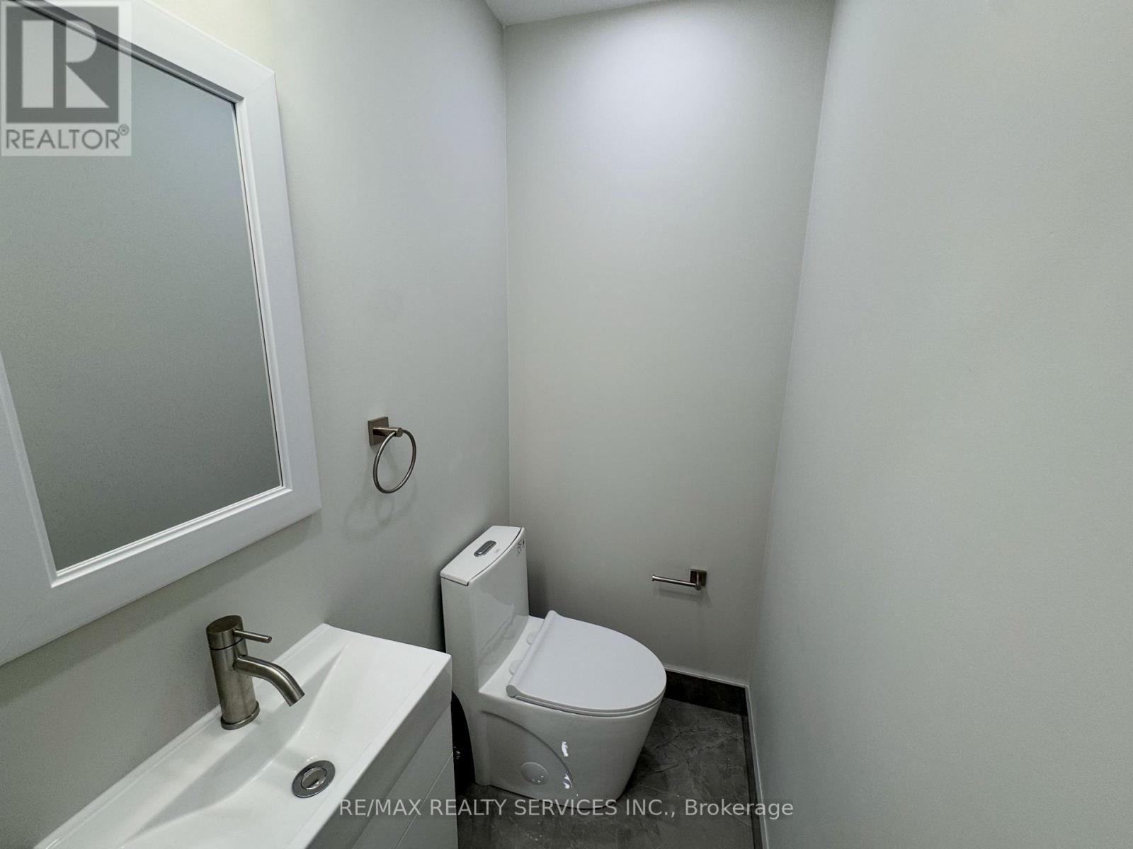 41 Maclaren Avenue, Barrie, Ontario  L4N 3Y1 - Photo 4 - S12410746