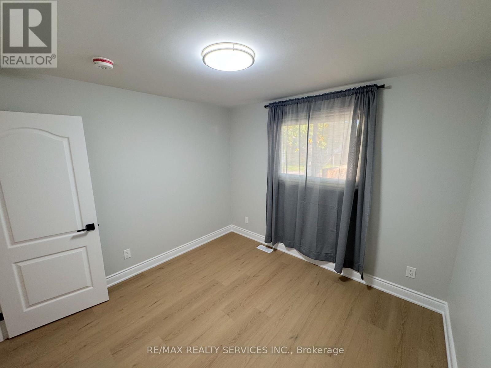 41 Maclaren Avenue, Barrie, Ontario  L4N 3Y1 - Photo 7 - S12410746