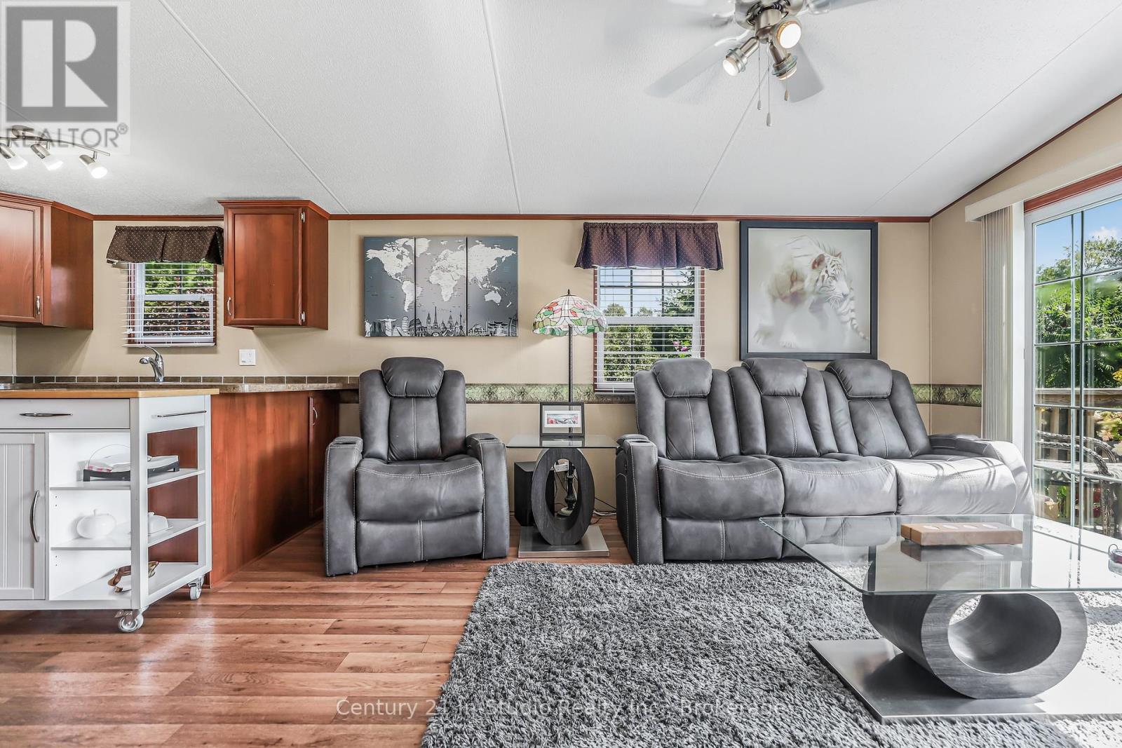 19 White Pines Trail, Wasaga Beach, Ontario  L9Z 1X7 - Photo 10 - S12410766