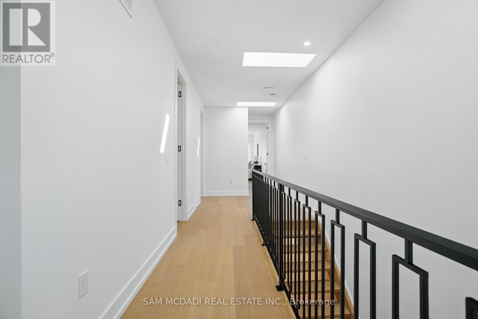 1039 Caven Street, Mississauga, Ontario  L5G 4J3 - Photo 18 - W12410741