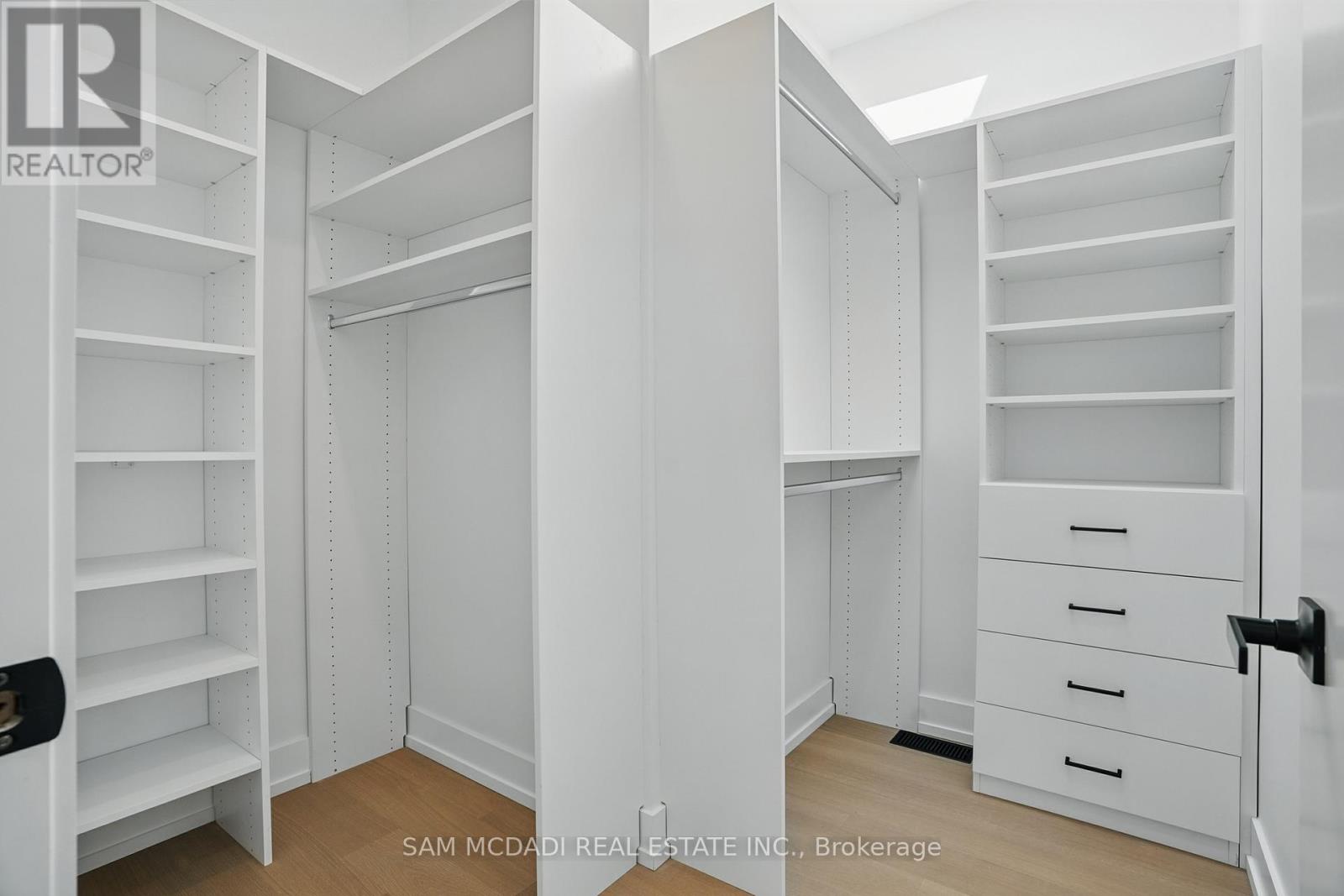 1039 Caven Street, Mississauga, Ontario  L5G 4J3 - Photo 25 - W12410741