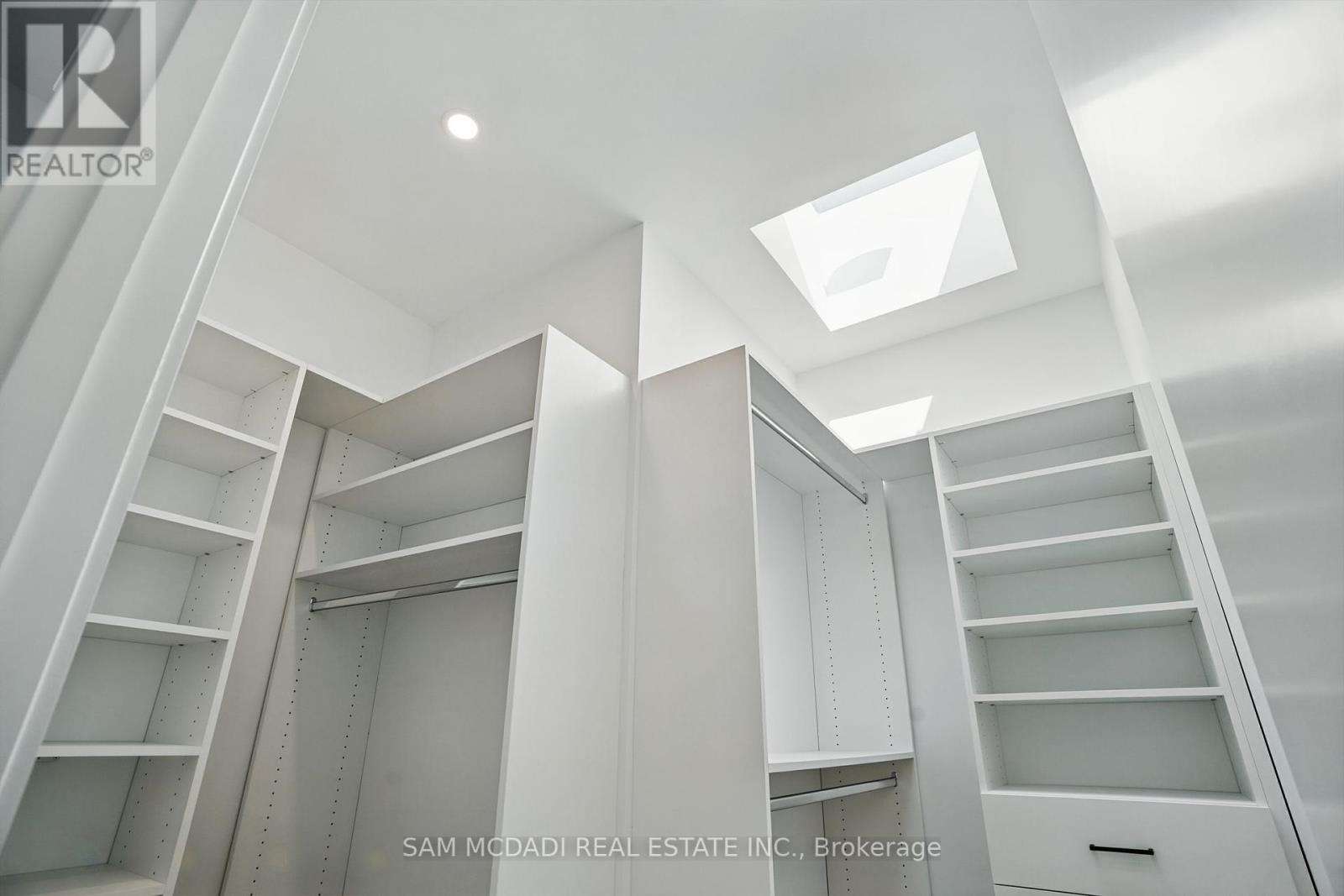 1039 Caven Street, Mississauga, Ontario  L5G 4J3 - Photo 26 - W12410741