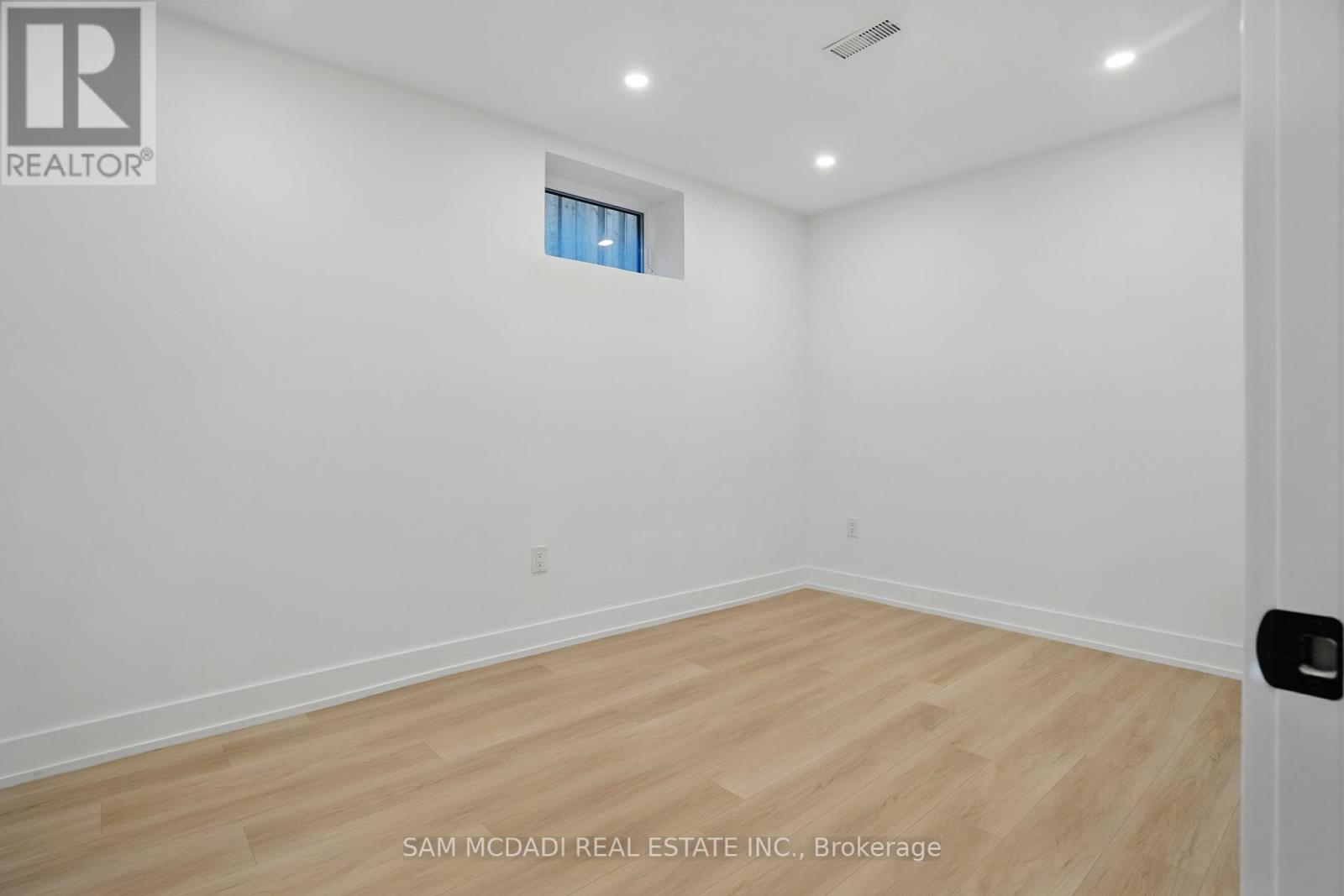 1039 Caven Street, Mississauga, Ontario  L5G 4J3 - Photo 35 - W12410741