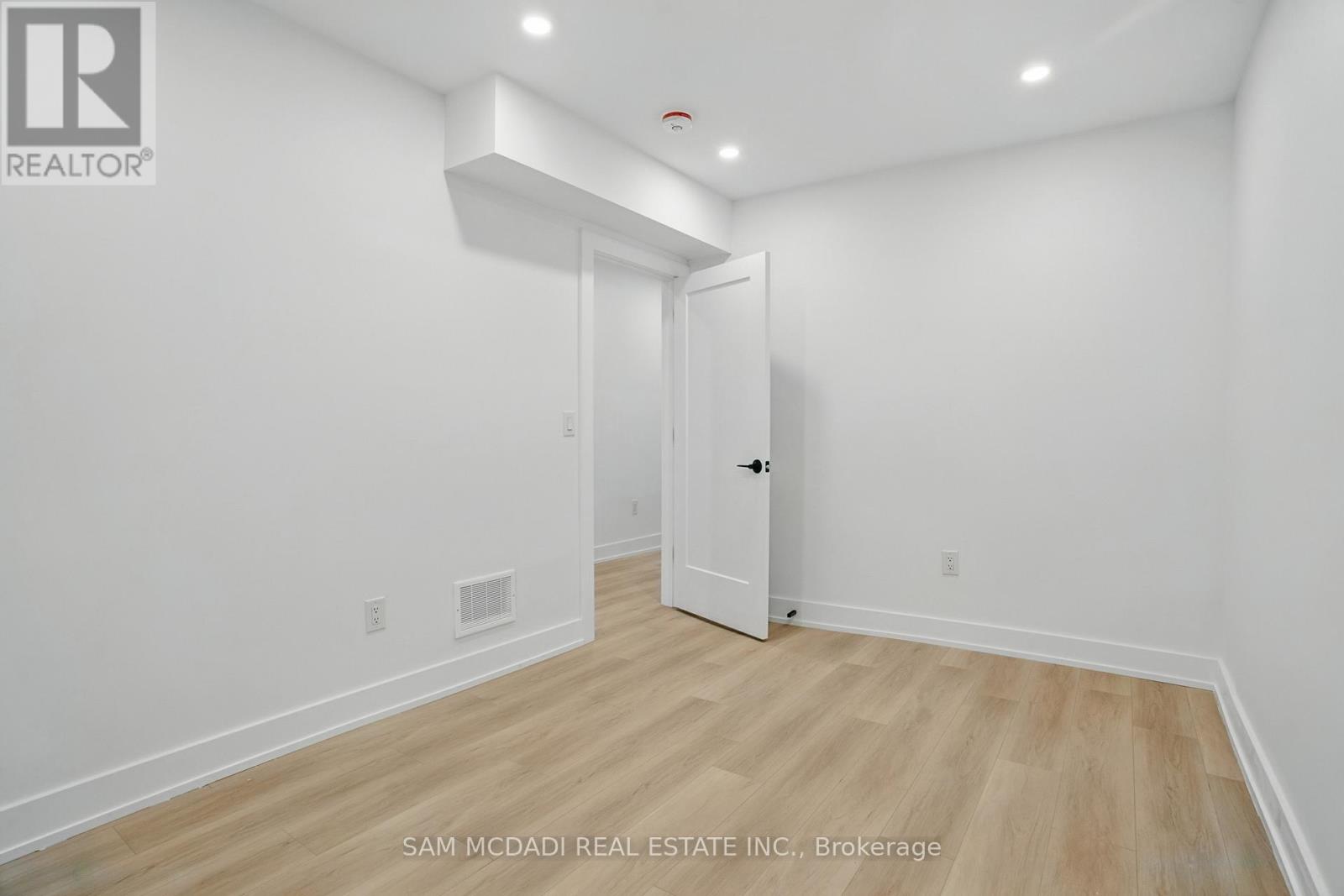 1039 Caven Street, Mississauga, Ontario  L5G 4J3 - Photo 39 - W12410741