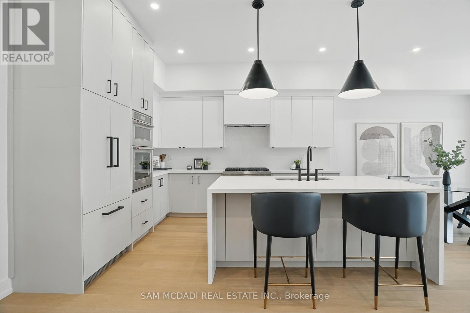 Property at 1039 CAVEN STREET image 5