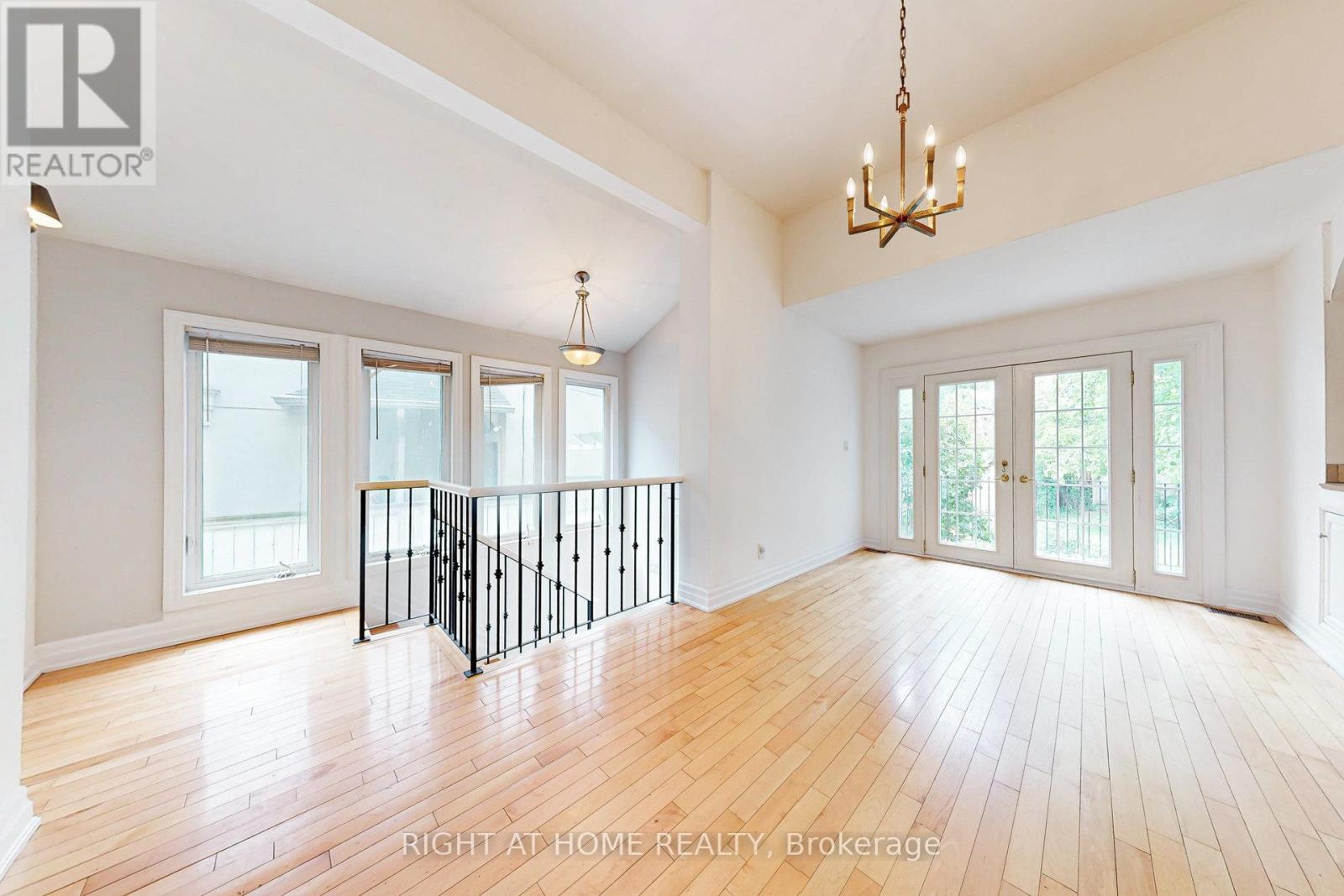 170 Queens Avenue, Toronto, Ontario  M8V 2N9 - Photo 10 - W12410751