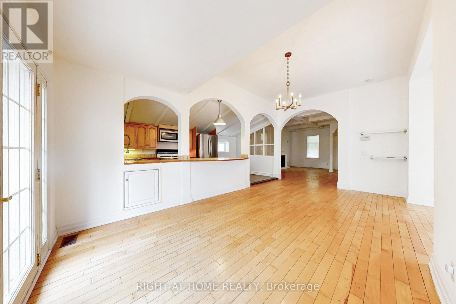 170 Queens Avenue, Toronto, Ontario  M8V 2N9 - Photo 13 - W12410751