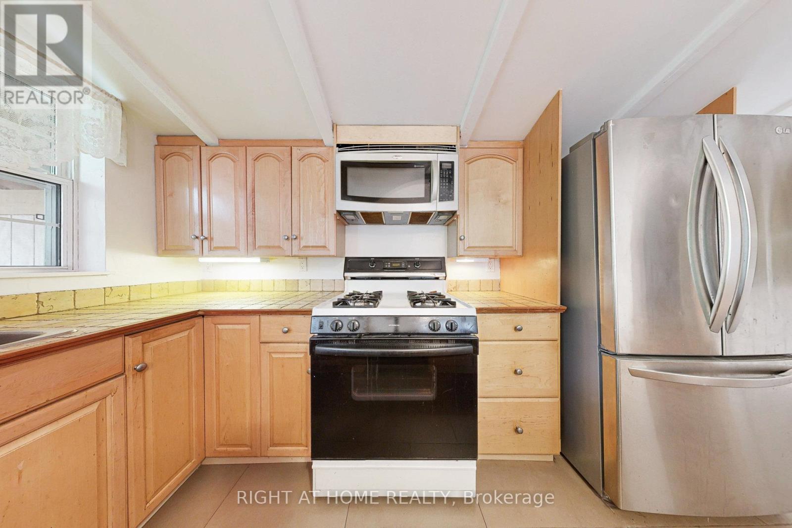 170 Queens Avenue, Toronto, Ontario  M8V 2N9 - Photo 17 - W12410751