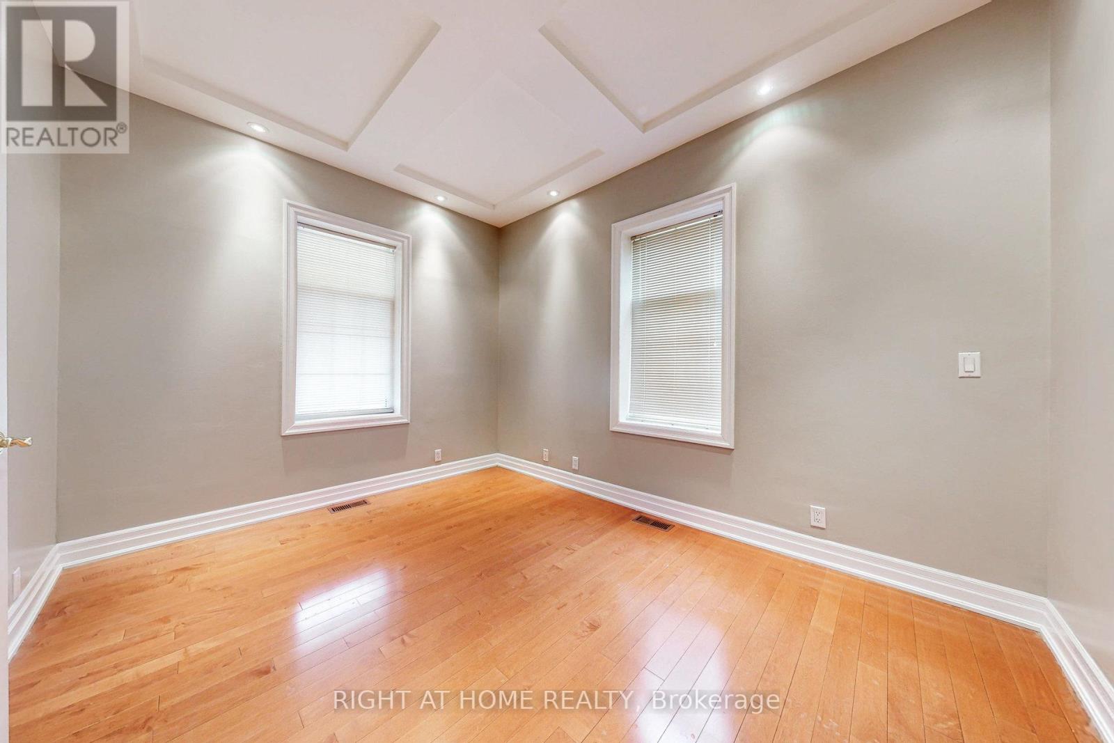 170 Queens Avenue, Toronto, Ontario  M8V 2N9 - Photo 20 - W12410751