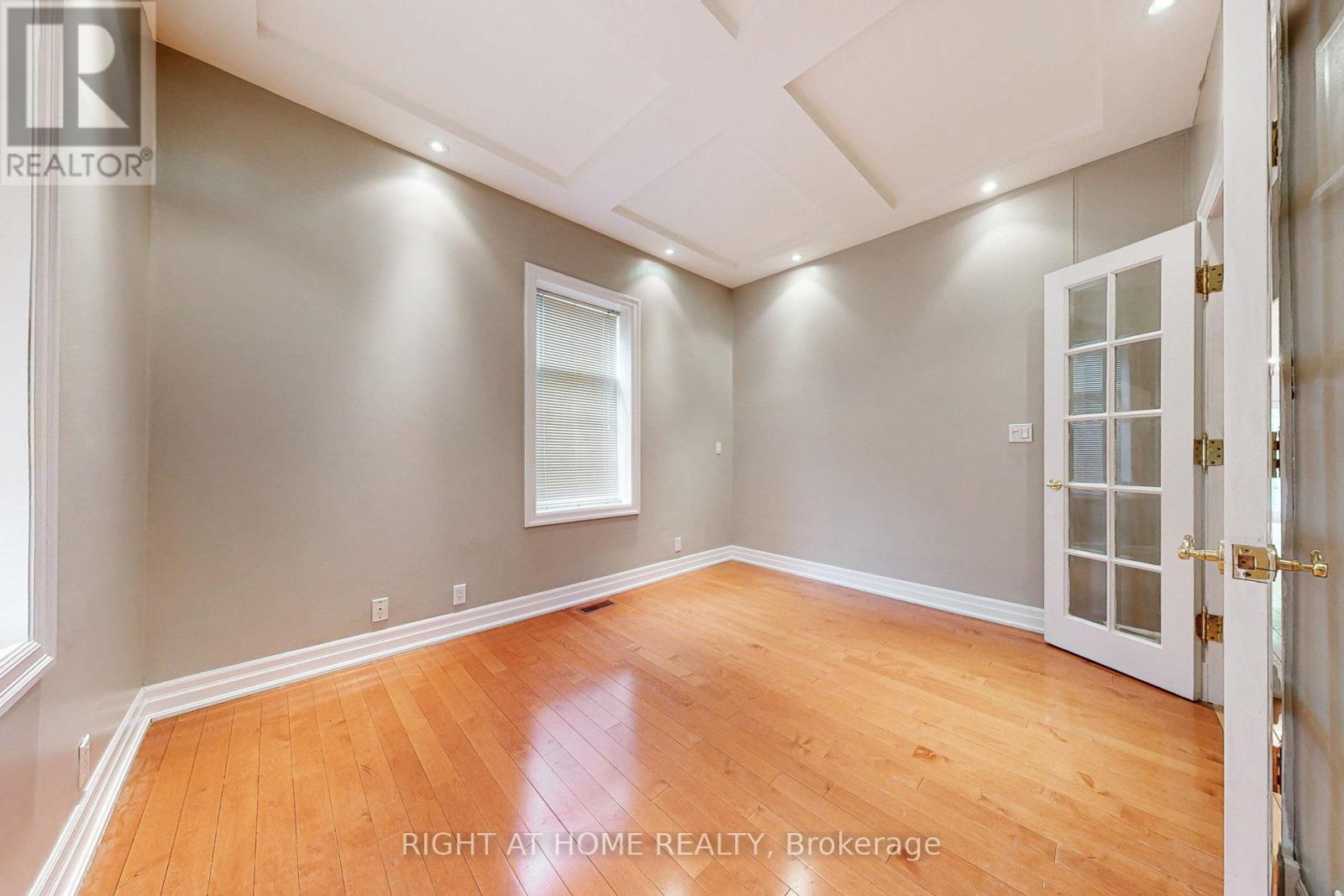 170 Queens Avenue, Toronto, Ontario  M8V 2N9 - Photo 21 - W12410751