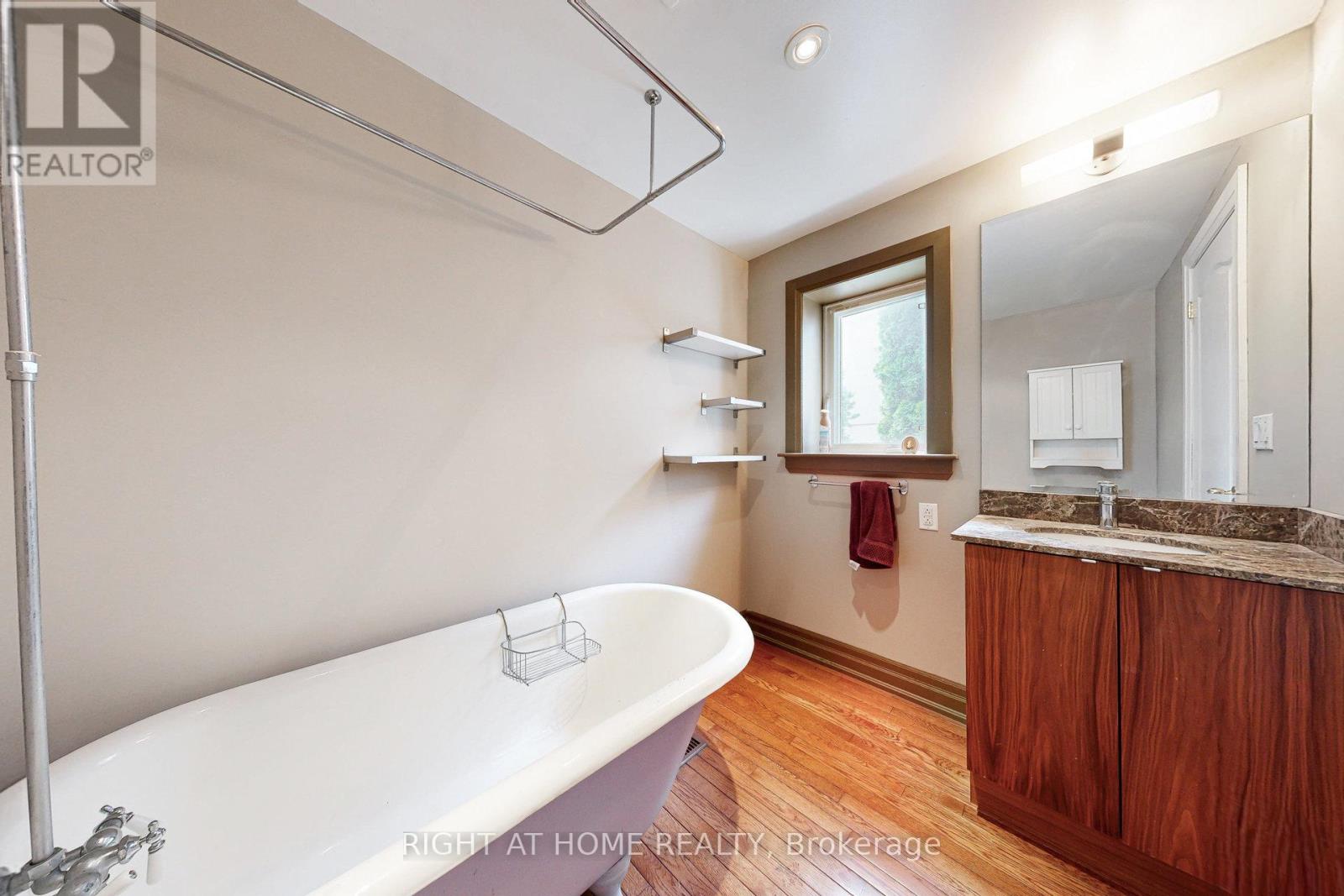 170 Queens Avenue, Toronto, Ontario  M8V 2N9 - Photo 23 - W12410751