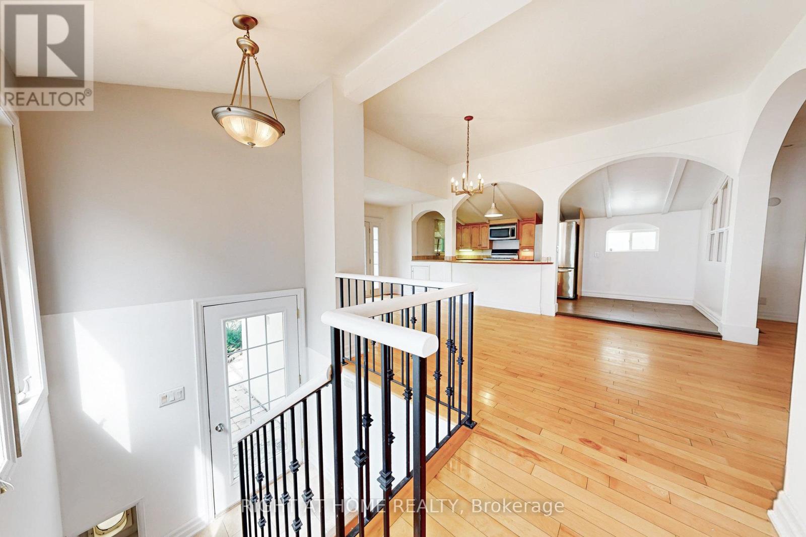 170 Queens Avenue, Toronto, Ontario  M8V 2N9 - Photo 24 - W12410751