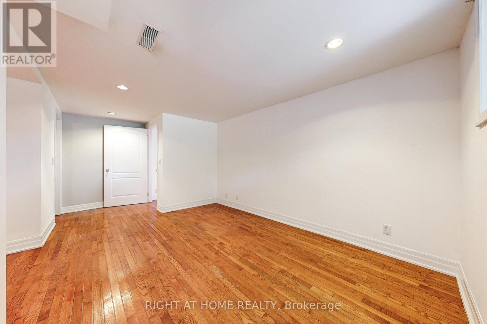 170 Queens Avenue, Toronto, Ontario  M8V 2N9 - Photo 27 - W12410751