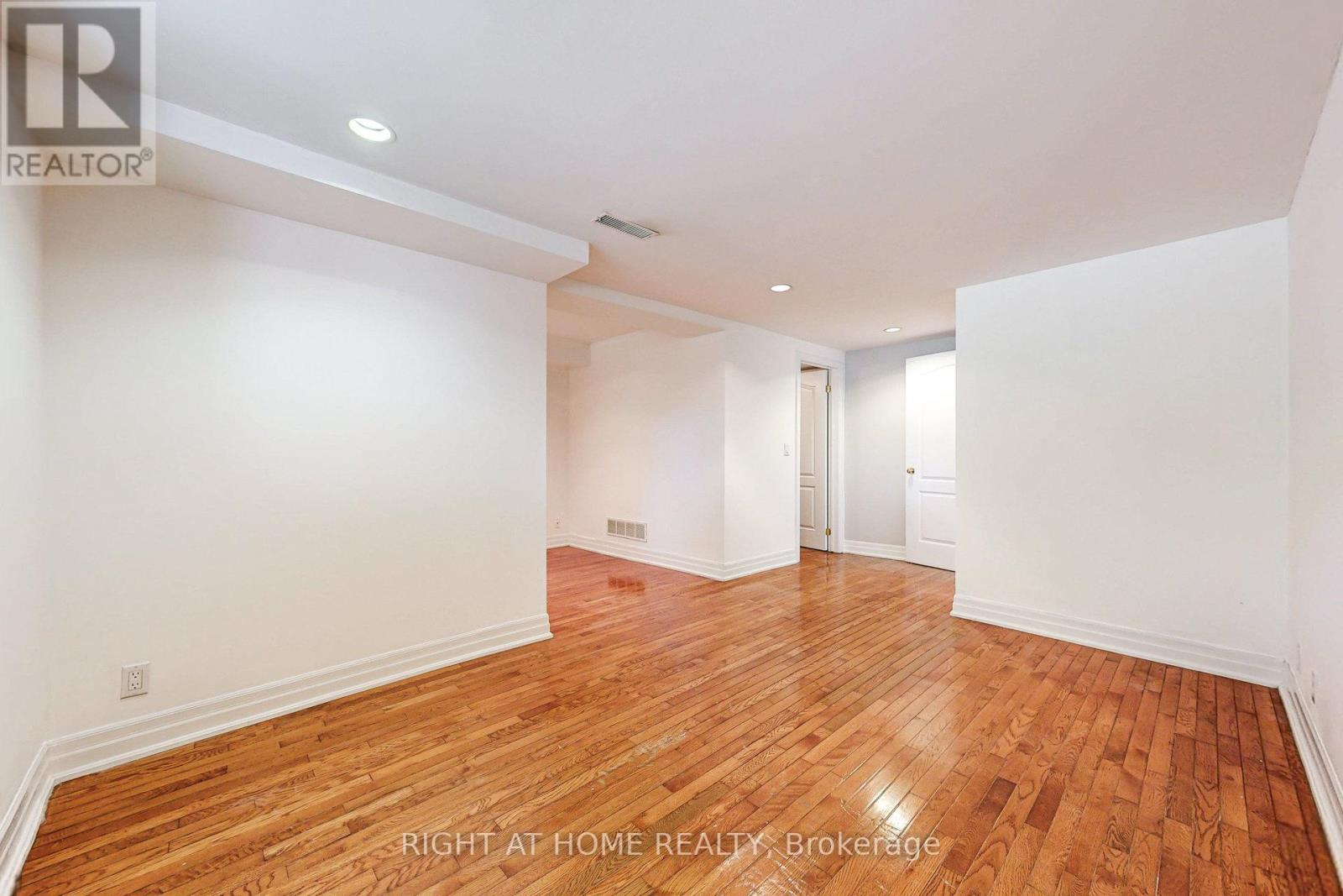 170 Queens Avenue, Toronto, Ontario  M8V 2N9 - Photo 28 - W12410751