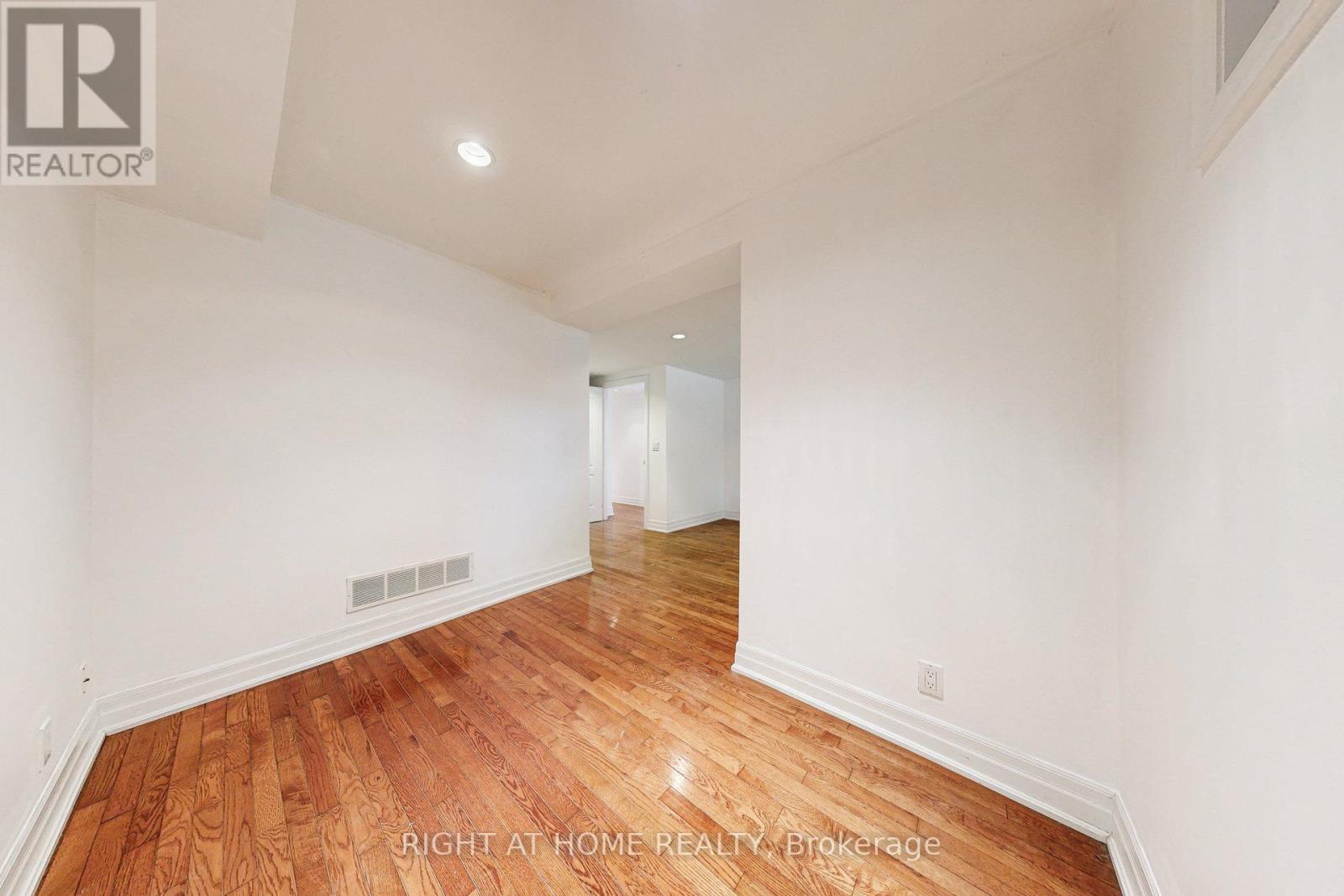 170 Queens Avenue, Toronto, Ontario  M8V 2N9 - Photo 30 - W12410751