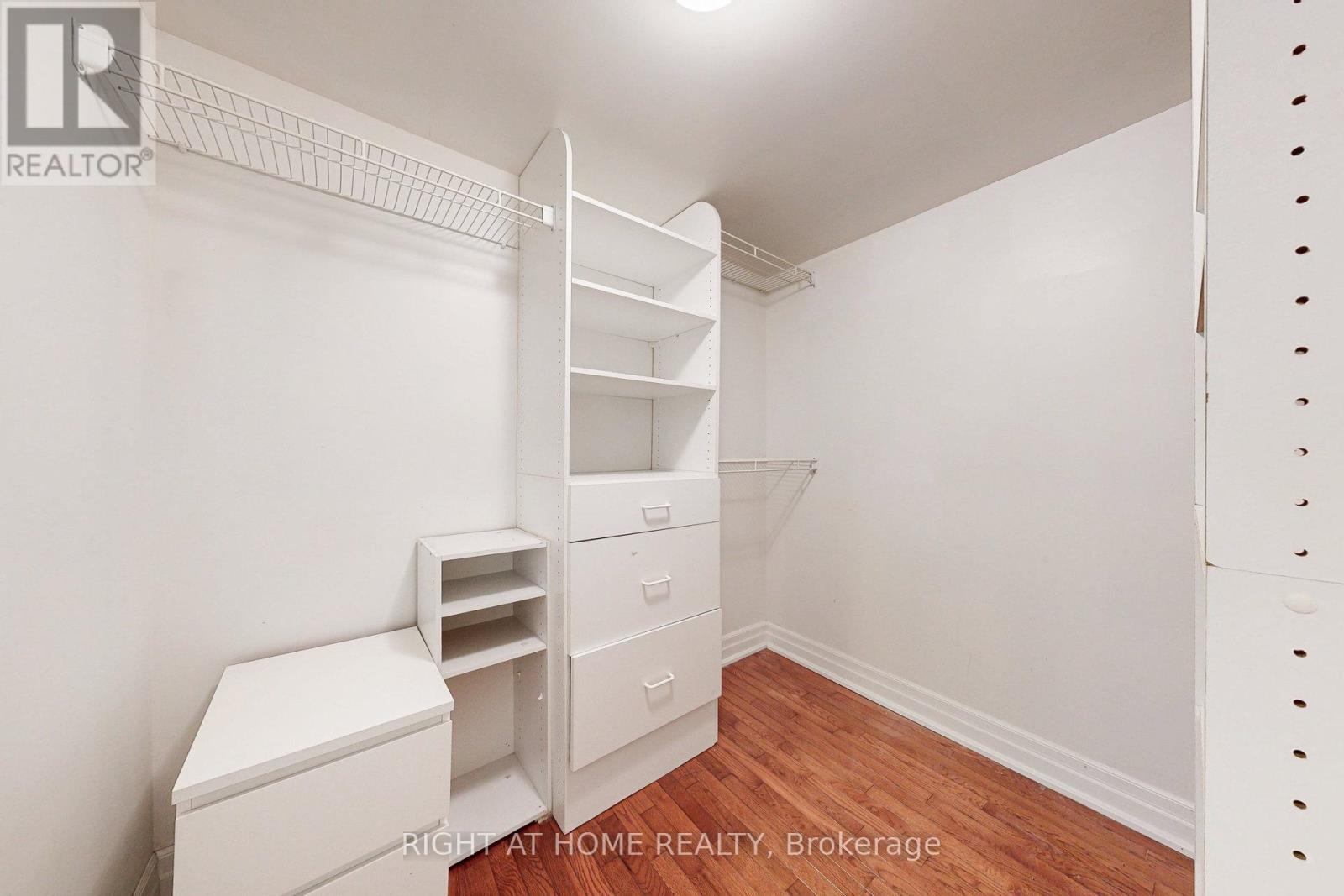 170 Queens Avenue, Toronto, Ontario  M8V 2N9 - Photo 31 - W12410751
