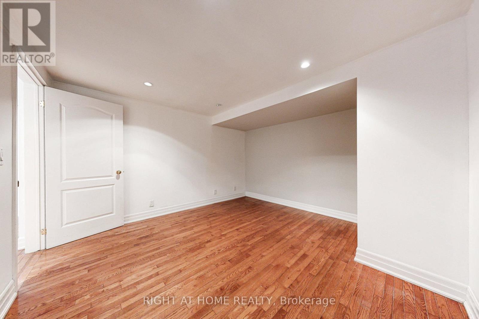 170 Queens Avenue, Toronto, Ontario  M8V 2N9 - Photo 33 - W12410751