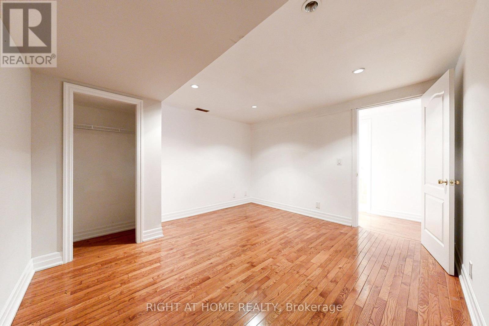 170 Queens Avenue, Toronto, Ontario  M8V 2N9 - Photo 34 - W12410751