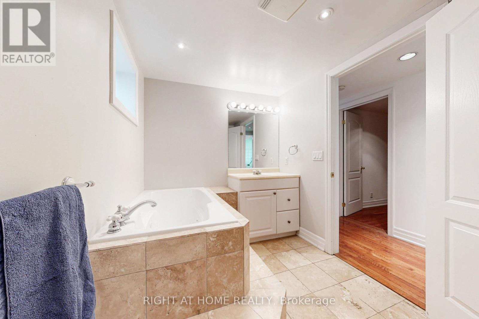 170 Queens Avenue, Toronto, Ontario  M8V 2N9 - Photo 36 - W12410751