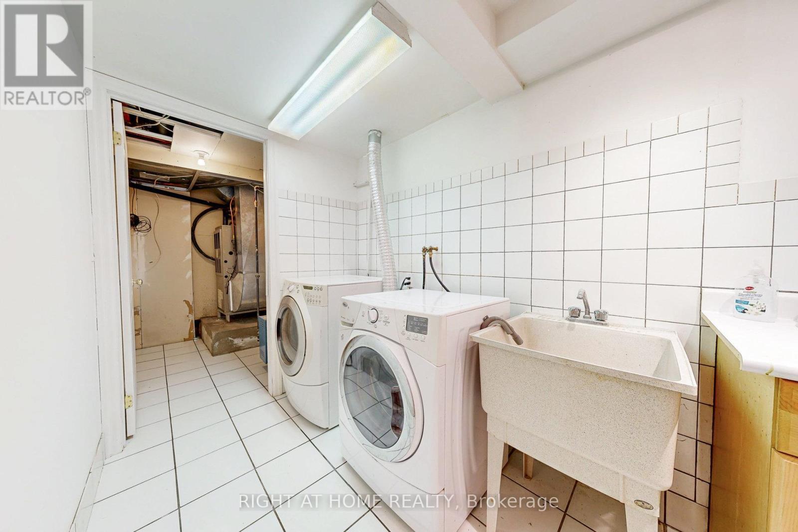 170 Queens Avenue, Toronto, Ontario  M8V 2N9 - Photo 37 - W12410751