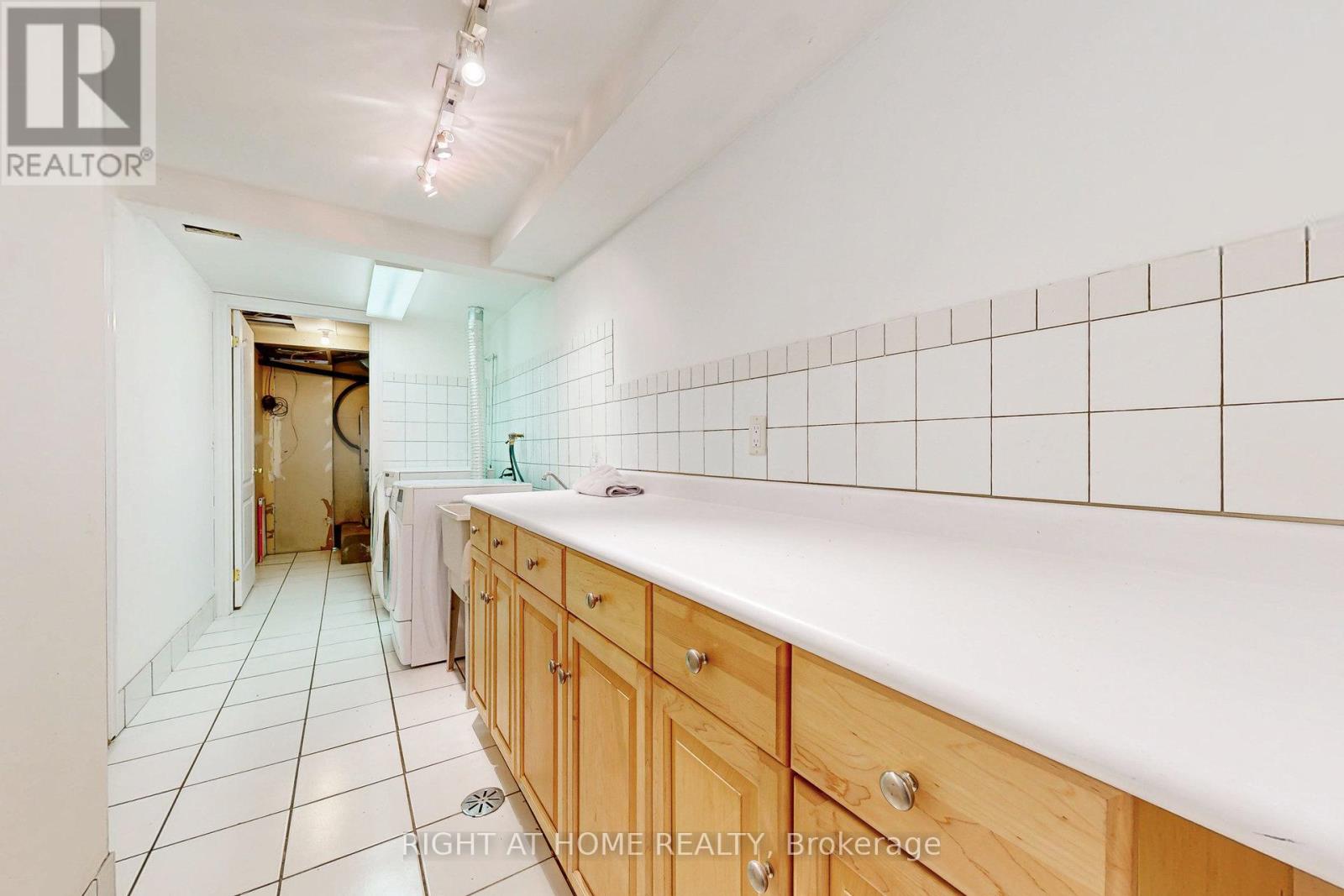 170 Queens Avenue, Toronto, Ontario  M8V 2N9 - Photo 38 - W12410751