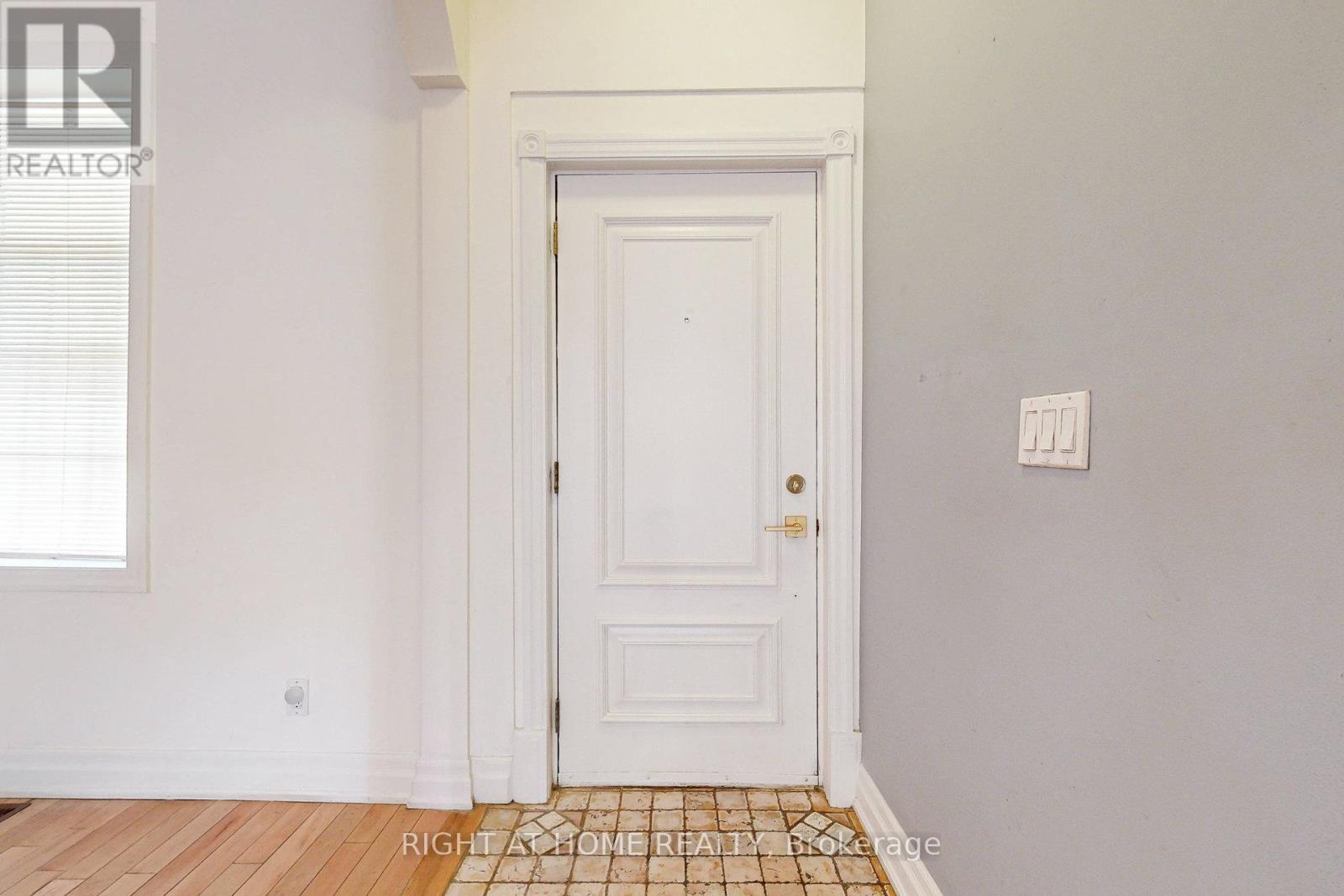 170 Queens Avenue, Toronto, Ontario  M8V 2N9 - Photo 5 - W12410751