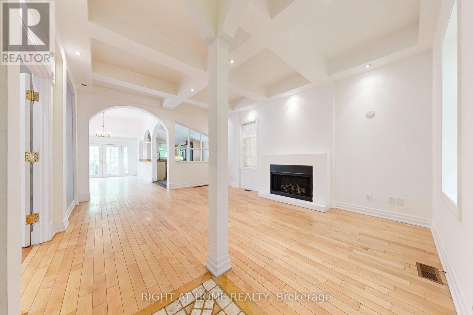 170 Queens Avenue, Toronto, Ontario  M8V 2N9 - Photo 6 - W12410751