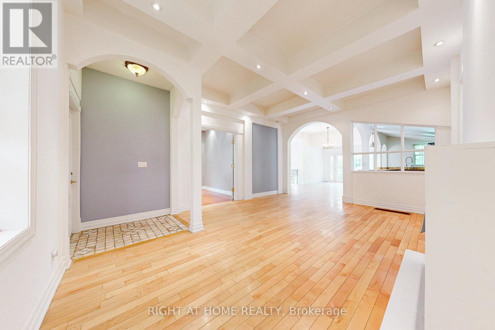 170 Queens Avenue, Toronto, Ontario  M8V 2N9 - Photo 7 - W12410751