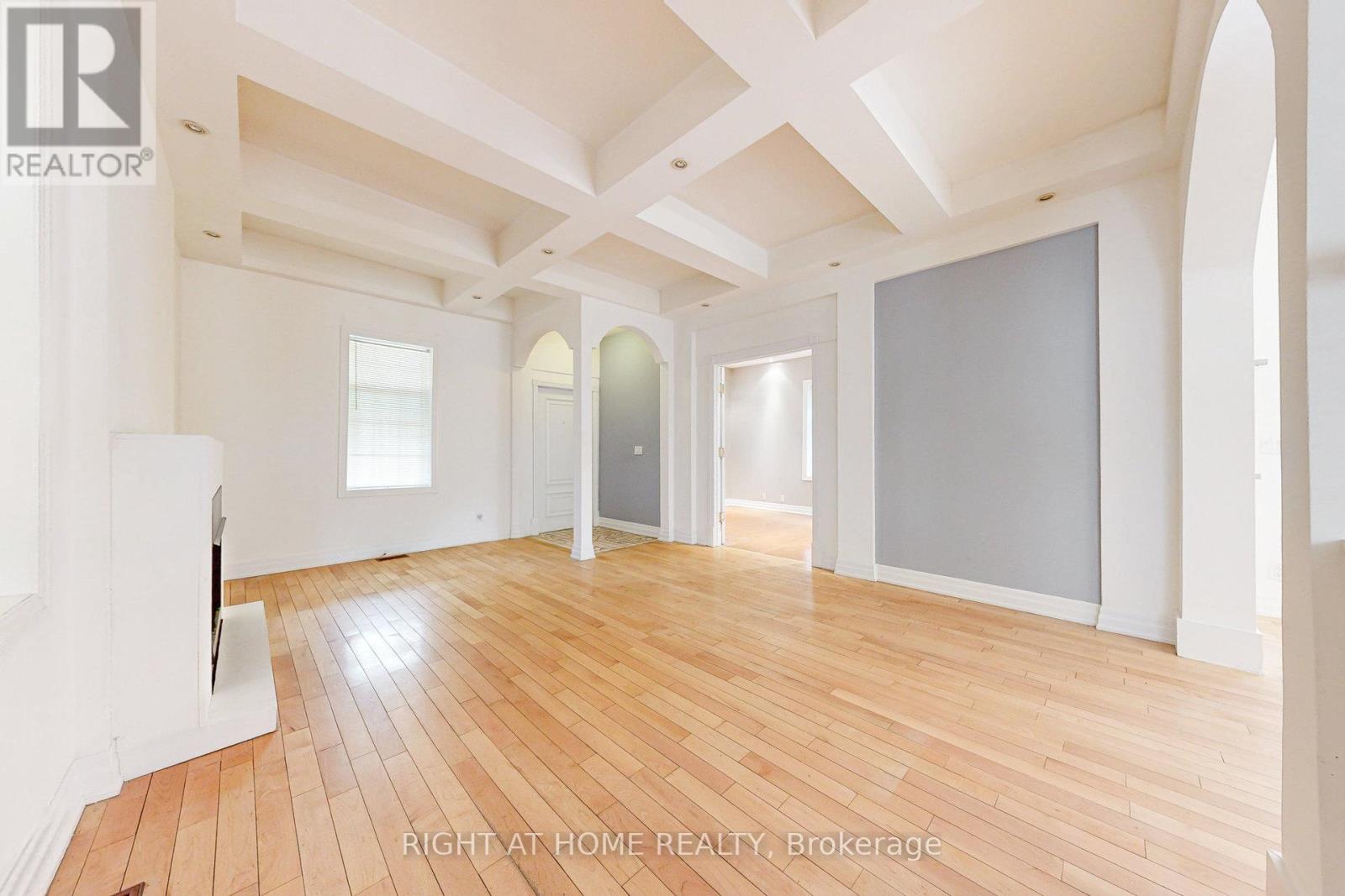170 Queens Avenue, Toronto, Ontario  M8V 2N9 - Photo 8 - W12410751