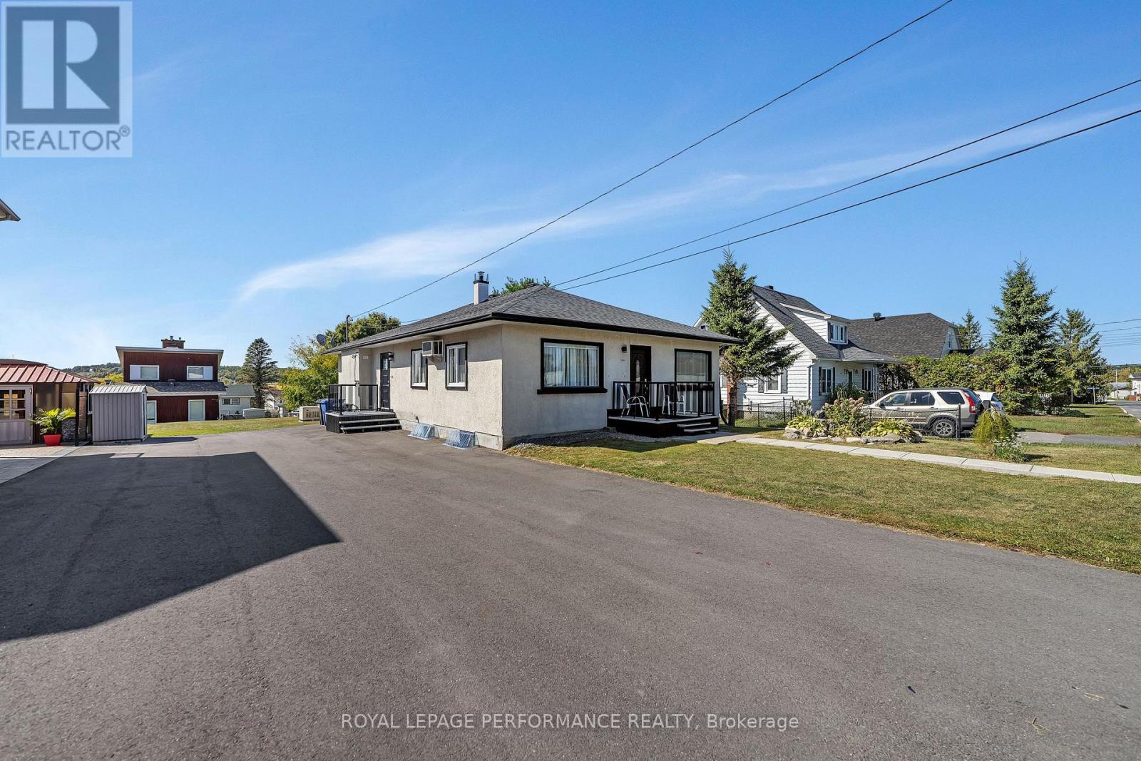 460-462 Main Street, Alfred And Plantagenet, Ontario  K0B 1L0 - Photo 2 - X12410771
