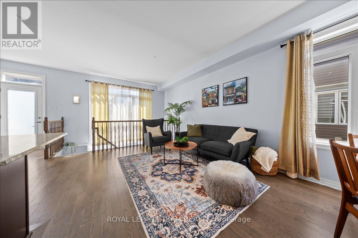 333 Tulum Crescent, Ottawa, Ontario  K2S 0V9 - Photo 10 - X12410775